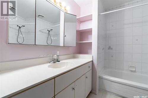 128 Quincy Drive, Regina, SK - Indoor Photo Showing Bathroom