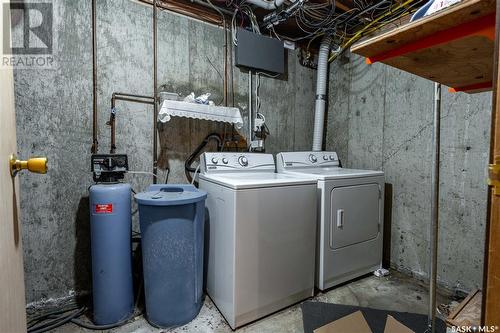 128 Quincy Drive, Regina, SK - Indoor Photo Showing Laundry Room