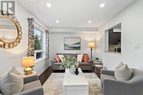 35 Presley Crescent, Whitby (Williamsburg), ON - Indoor Photo Showing Living Room