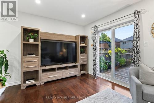 35 Presley Crescent, Whitby (Williamsburg), ON - Indoor Photo Showing Living Room