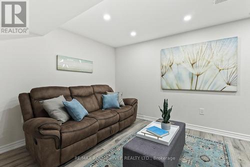 35 Presley Crescent, Whitby (Williamsburg), ON - Indoor Photo Showing Living Room