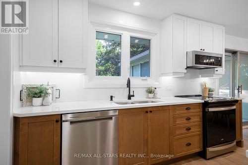 5 Ottawa Street, Scugog (Port Perry), ON - Indoor Photo Showing Kitchen With Double Sink