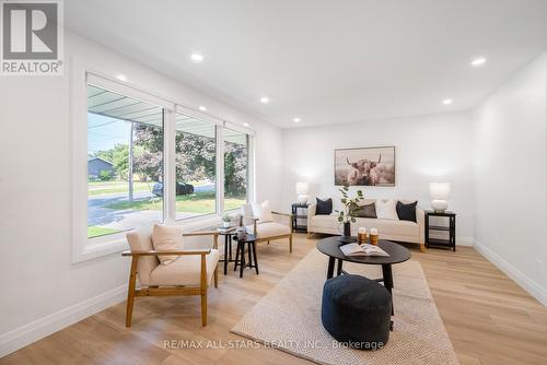 5 Ottawa Street, Scugog (Port Perry), ON - Indoor Photo Showing Living Room