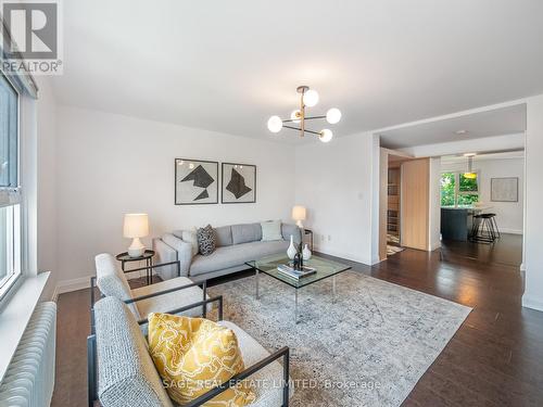 22 - 8 Corinth Gardens, Toronto, ON - Indoor Photo Showing Living Room