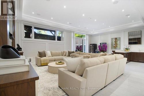 292 Dunforest Avenue, Toronto (Willowdale East), ON - Indoor Photo Showing Living Room