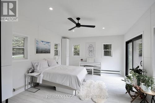 473 Fleetwood Road, Kawartha Lakes, ON - Indoor Photo Showing Bedroom