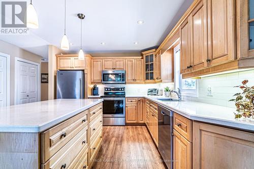 5 Selena Street, Kawartha Lakes (Lindsay), ON - Indoor Photo Showing Kitchen With Upgraded Kitchen