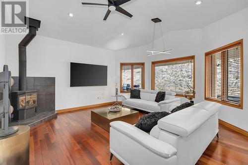 20911 Garnet Valley Road, Summerland, BC - Indoor Photo Showing Living Room With Fireplace