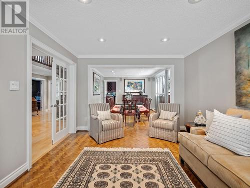 110 Summerdale Drive, Markham, ON - Indoor Photo Showing Living Room