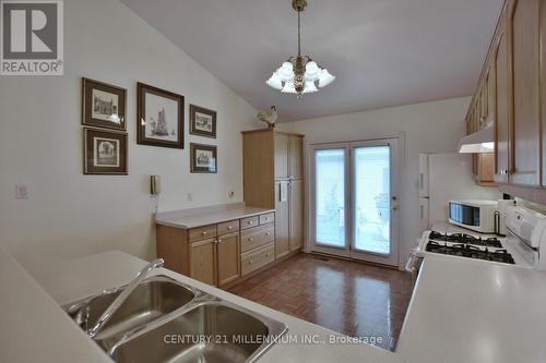 5 Shannon Court, Collingwood, ON - Indoor Photo Showing Kitchen With Double Sink