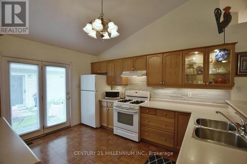 5 Shannon Court, Collingwood, ON - Indoor Photo Showing Kitchen With Double Sink