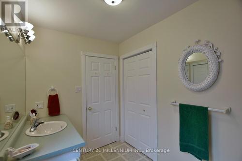 5 Shannon Court, Collingwood, ON - Indoor Photo Showing Bathroom