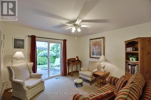 5 Shannon Court, Collingwood, ON - Indoor Photo Showing Living Room