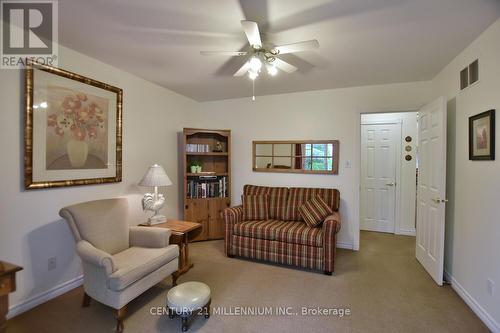 5 Shannon Court, Collingwood, ON - Indoor Photo Showing Living Room