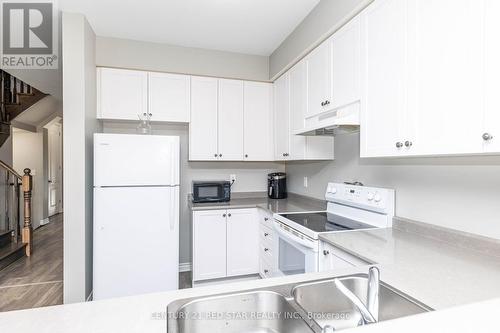 41 Phyllis Drive, Caledon, ON - Indoor Photo Showing Kitchen With Double Sink