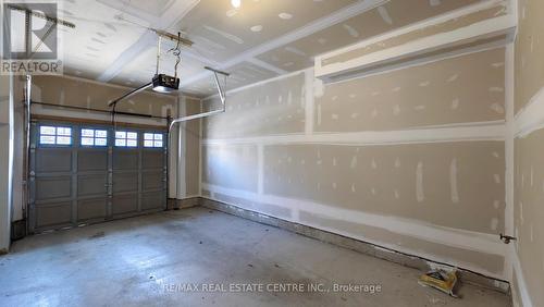 33 - 3050 Erin Centre Boulevard, Mississauga (Churchill Meadows), ON - Indoor Photo Showing Garage