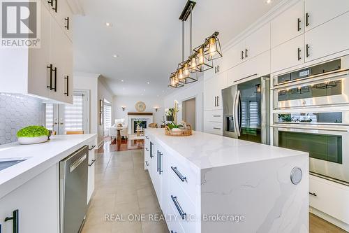 1299 Bayshire Drive, Oakville, ON - Indoor Photo Showing Kitchen With Upgraded Kitchen