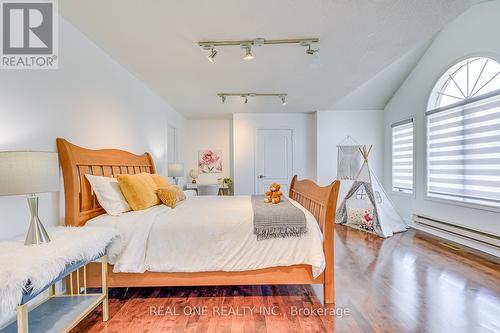 1299 Bayshire Drive, Oakville, ON - Indoor Photo Showing Bedroom