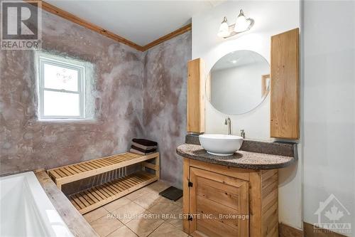 312 David Manchester Road, Ottawa, ON - Indoor Photo Showing Bathroom