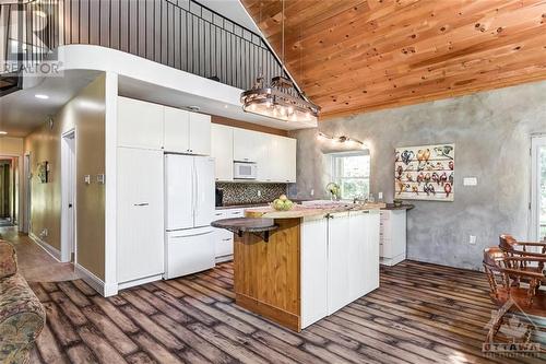 312 David Manchester Road, Ottawa, ON - Indoor Photo Showing Kitchen