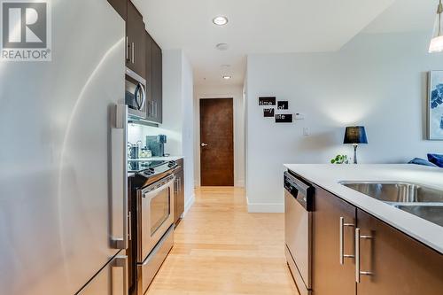 2040 Springfield Road Unit# 410, Kelowna, BC - Indoor Photo Showing Kitchen With Stainless Steel Kitchen