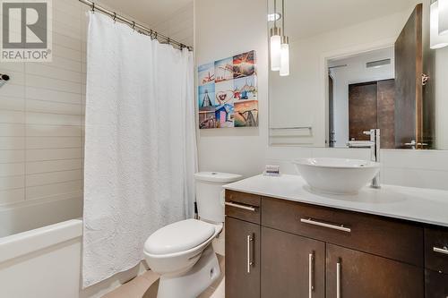 2040 Springfield Road Unit# 410, Kelowna, BC - Indoor Photo Showing Bathroom