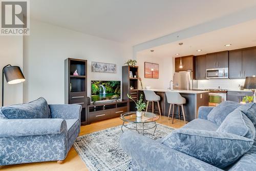 2040 Springfield Road Unit# 410, Kelowna, BC - Indoor Photo Showing Living Room