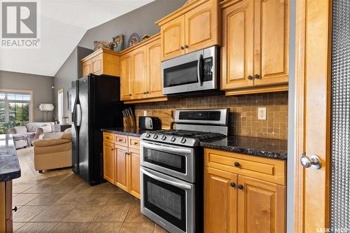 44 Fernwood Street, White City, SK - Indoor Photo Showing Kitchen