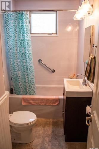 208 Stovel Avenue E, Melfort, SK - Indoor Photo Showing Bathroom