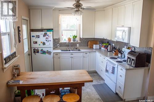 208 Stovel Avenue E, Melfort, SK - Indoor Photo Showing Kitchen With Double Sink