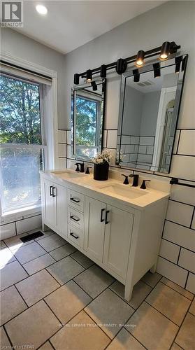 11051 Boundary Line, Chatham-Kent (Chatham), ON - Indoor Photo Showing Bathroom