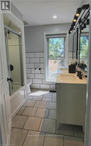 11051 Boundary Line, Chatham-Kent (Chatham), ON - Indoor Photo Showing Bathroom