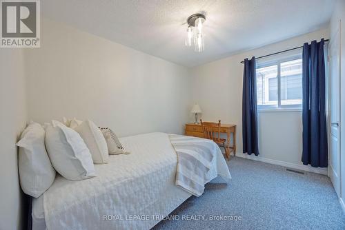 35 Bonnie Place, St. Thomas, ON - Indoor Photo Showing Bedroom