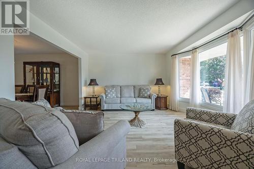 35 Bonnie Place, St. Thomas, ON - Indoor Photo Showing Living Room