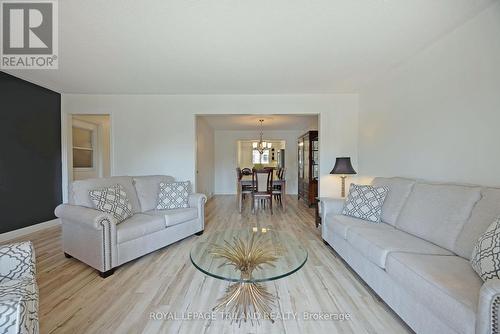 35 Bonnie Place, St. Thomas, ON - Indoor Photo Showing Living Room