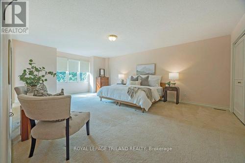 18 Paisley Street, London, ON - Indoor Photo Showing Bedroom