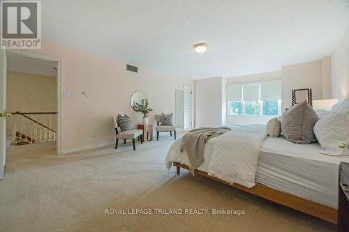 18 Paisley Street, London, ON - Indoor Photo Showing Bedroom