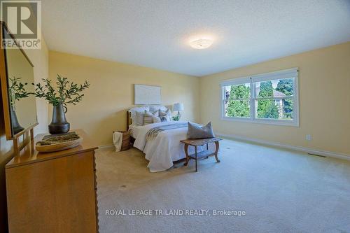 18 Paisley Street, London, ON - Indoor Photo Showing Bedroom