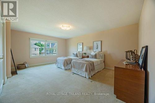 18 Paisley Street, London, ON - Indoor Photo Showing Bedroom