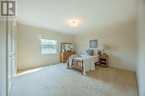 18 Paisley Street, London, ON - Indoor Photo Showing Bedroom