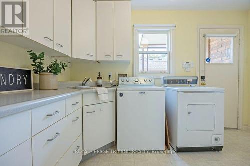 18 Paisley Street, London, ON - Indoor Photo Showing Laundry Room