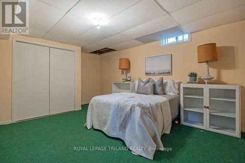 18 Paisley Street, London, ON - Indoor Photo Showing Bedroom