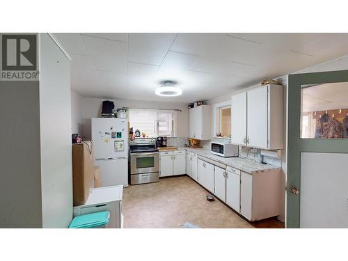 113 8Th  S Avenue, Cranbrook, BC - Indoor Photo Showing Kitchen