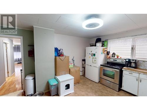 113 8Th  S Avenue, Cranbrook, BC - Indoor Photo Showing Kitchen