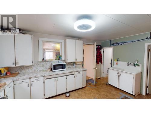 113 8Th  S Avenue, Cranbrook, BC - Indoor Photo Showing Kitchen