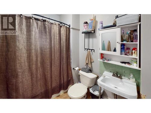 113 8Th  S Avenue, Cranbrook, BC - Indoor Photo Showing Bathroom