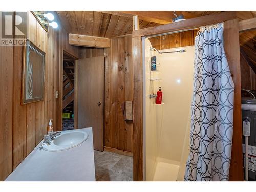 6602 3A Highway, Nelson, BC - Indoor Photo Showing Bathroom