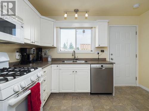 3054 Bernard Road, Prince George, BC - Indoor Photo Showing Kitchen With Double Sink