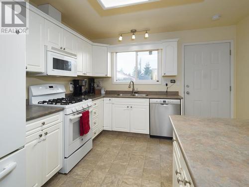 3054 Bernard Road, Prince George, BC - Indoor Photo Showing Kitchen With Double Sink