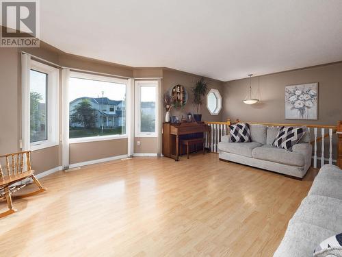 3054 Bernard Road, Prince George, BC - Indoor Photo Showing Living Room